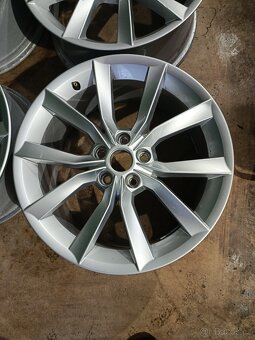4ks alu 5x112  8J et44 Superb - 3