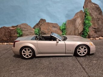 Prodám model 1:18 cadillac XLR - 3