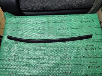 Škoda Octavia III těsnění přední kapoty - 3