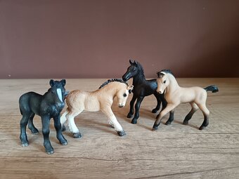 SCHLEICH Koně SBĚRATELSKĒ FIGURKY 22 - 3