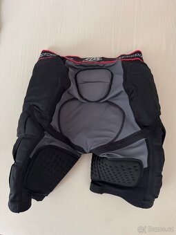 NOVÉ chránič do kalhot Troy Lee Designs velikost M - 3