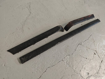 lišty zadního nárazniku Bmw E30 coupe - 3