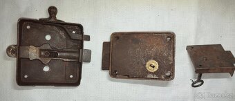 Staré dveřní Zámky, visací zámky a klíče - 3