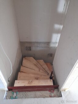 Schody ocelové točité levé 308 cm - 3