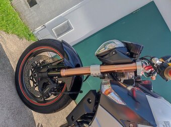 SUZUKI GSR 600 - 3