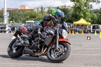 Suzuki GSR 600 - 3
