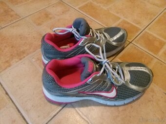 Sportovní obuv zn. Nike, vel. 42 - 3