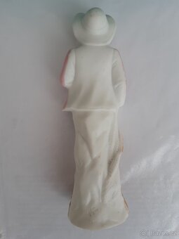 Malovaná porcelánová figurka - 3