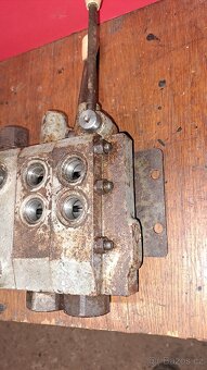 Hydraulicky rozvaděč 2sekcni - 3