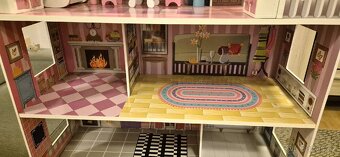 Domeček pro panenky cena dohodou. - 3