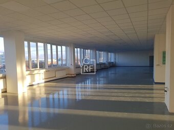 Pronájem administrativního - skladového prostoru 2.400 m2 v  - 3