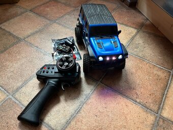 RC auto 1:16 WPL B-16 a 1:18 JJRC 8801 - 3