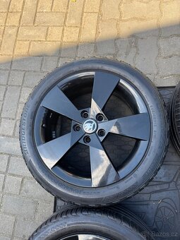 ORIGINÁL Alu Škoda Denom R17, 5x112 - TOP STAV, LETNÍ PNEU - 3