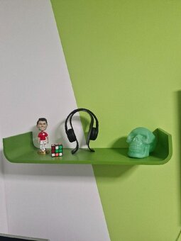 Ikea skříň, otočná židle, 2 x polička - 3