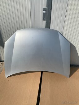 vw golf V 5 kapota stribrna haubna jetta - 3