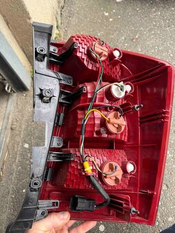 Kia Carens zadní světlo levé - 3