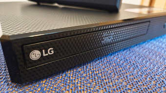 Blu-ray, DVD přehrávač LG BP450 3D - Super stav - 3