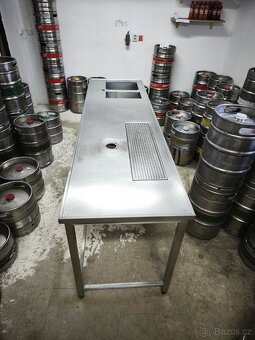 Nerezový výčepní stůl č.15 - 3