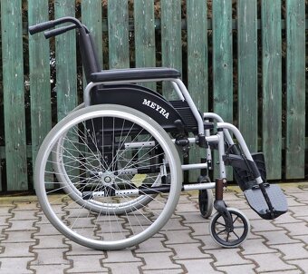 057-Mechanický invalidní vozík Meyra. - 3