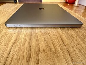 Apple MacBook Pro 2018 - 3