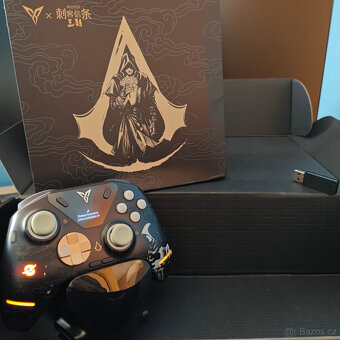 Assassin's Creed Limitovaná edice - Flydigi Apex 4 + Stojan - 3