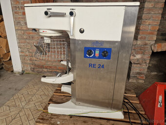 robot RE 24 - český výrobce Alba Hořovice - 3