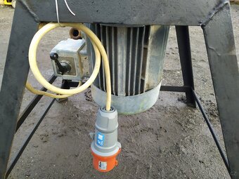 Krouhač řepy Weisgepber 3,7 kW, 380 V, sklopný, v provozu - 3
