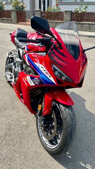 Honda cbr650r - 3
