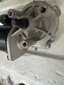 Motor stěrače přední - 3
