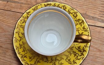 Krásný porcelánový hrníček, průměr 6 cm,výška  5 cm - 3