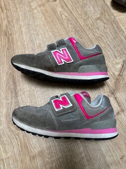 Dvoje dívčí tenisky New Balance, vel. 31 - 3