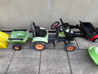 Dětská skluzavka, odrážedlo, šlapací traktor, houpačka - 3