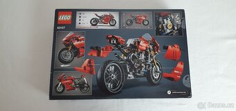 Nové LEGO Technic 42107 Ducati Panigale V4 R - 3