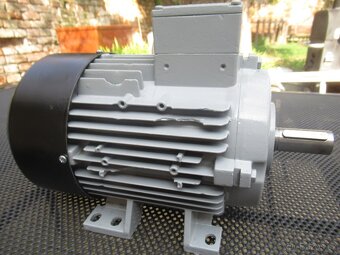 SIEMENS-patkový elektromotor 400V.1,5kw-1420ot.min. - 3