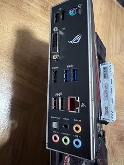 Intel Core i5-9600K + Asus STRIX B360-H GAMING + 16 Gb RAM - 3