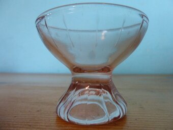 POHÁRKY - RŮŽOVÉ SKLO č.15 - 3