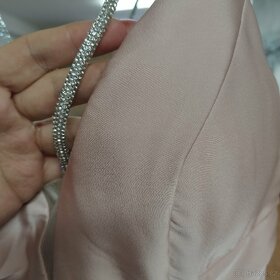 Společenské šaty zdobené kamínky vhodné i pro družičky - 3