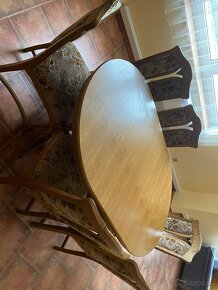 Rozkládací stůl s židlemi - 3