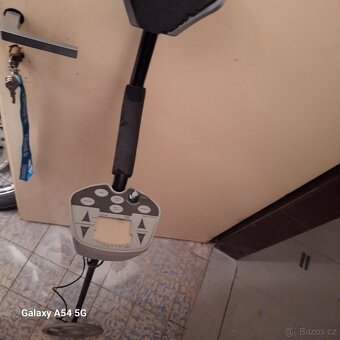 Detektor kovu Discovery 3300 - 3