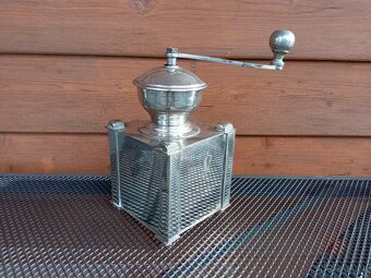 secesní mlýnek na kávu - 3