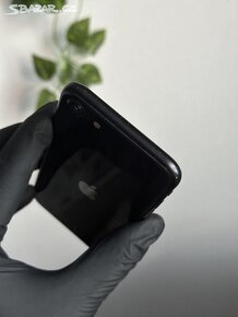 iPhone SE (2020) 128GB - 100% baterie - 3