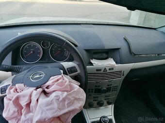Opel Astra H 1.7 CDTI 92 Kw Kombi - havarovaná - 3
