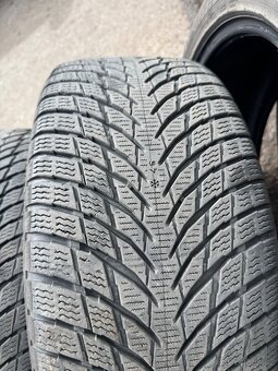 Zimni nokian 225/40 r17 - 3