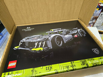 LEGO® Technic 42156 PEUGEOT 9X8 24H Le Mans Hybrid Hypercar - 3