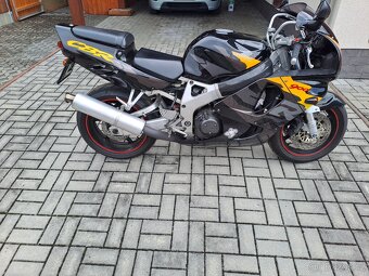Honda CBR 900 - 3
