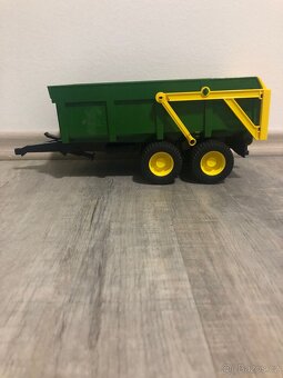 Traktor s vlečkou BRUDER - 3