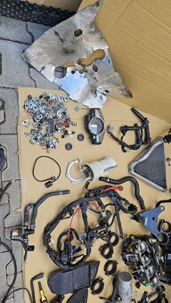 Náhradní díly Yamahu R1 04-06 - 3