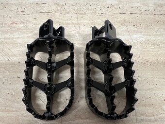 Široké enduro stupačky Honda XL650-700V - 3