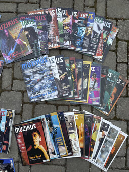 Prodám časopisy MUZIKUS-kompletní ročníky:1997-98-99-01-03 - 3