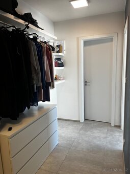Pronájem bytu 1KK (42m2 + velký balkón 8m2) - 3
